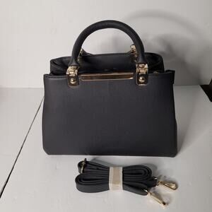 Chic Black Handbag with Multi-Compartments - Stylish & Versatile